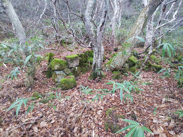 安達太良山　塩沢コース 　何かの石垣